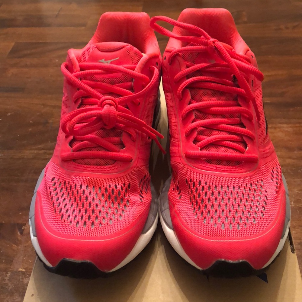 Brand New Never Used Mizuno Running Sneakers